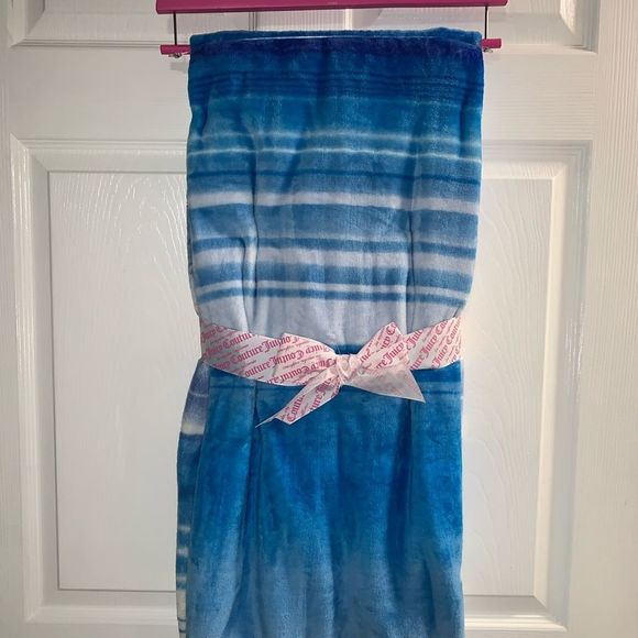 NWT Blue & White Juicy Striped Throw Blanket - Picture 7 of 7